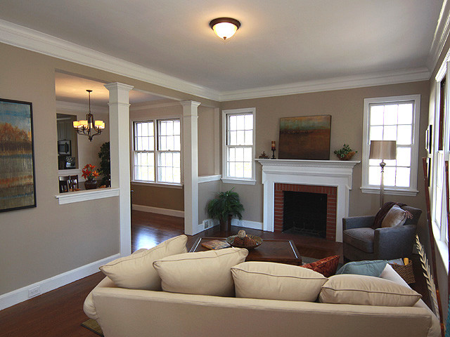 Design ideas for a traditional living room in Raleigh.