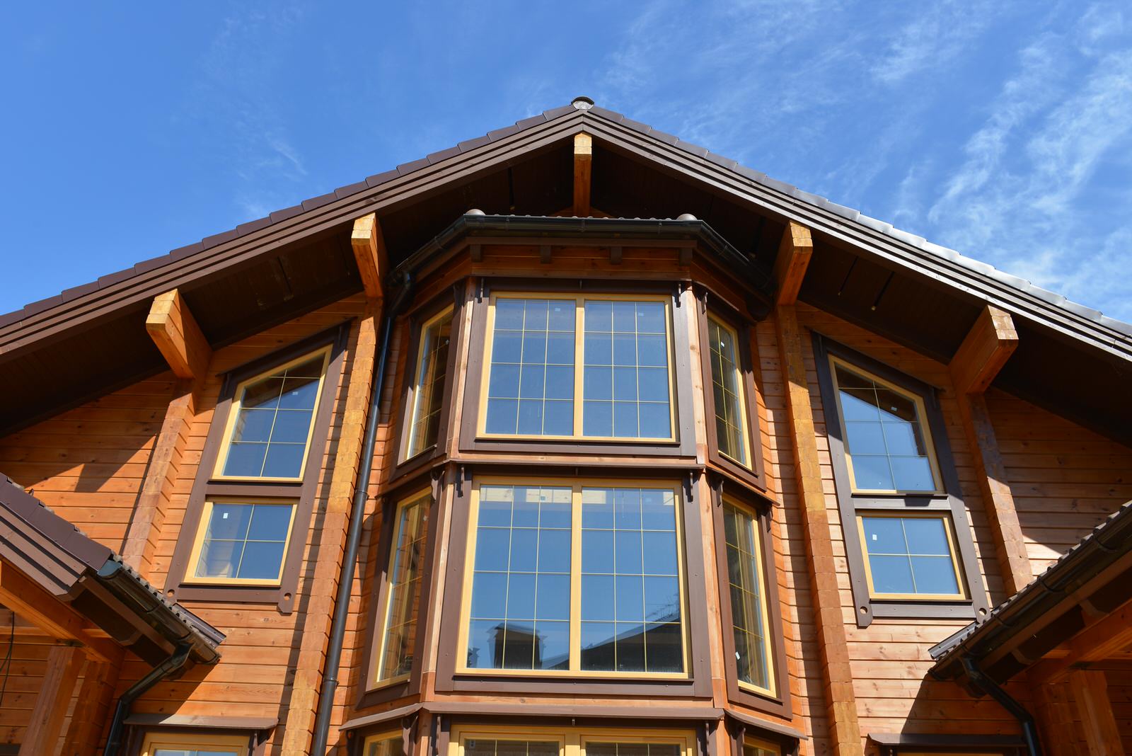 Деревянные окна в домах из клееного бруса