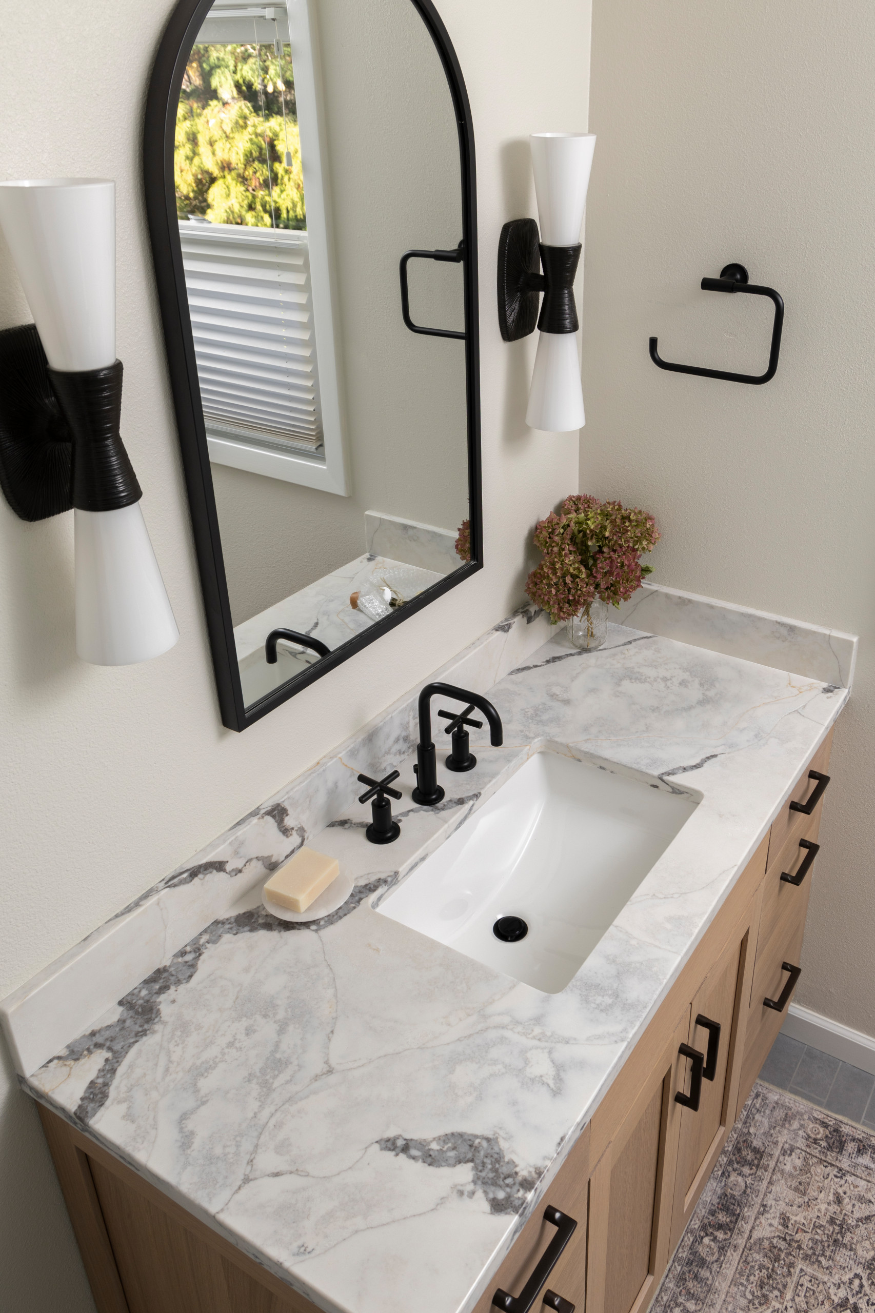 Oak & Onyx Elegance