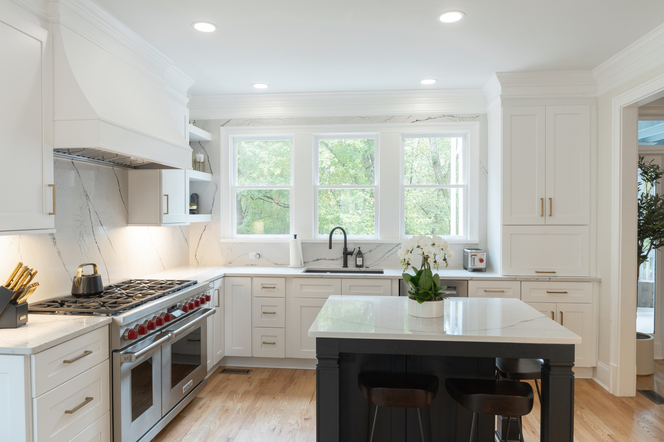 PEACHTREE CITY Clean and Modern Kitchen