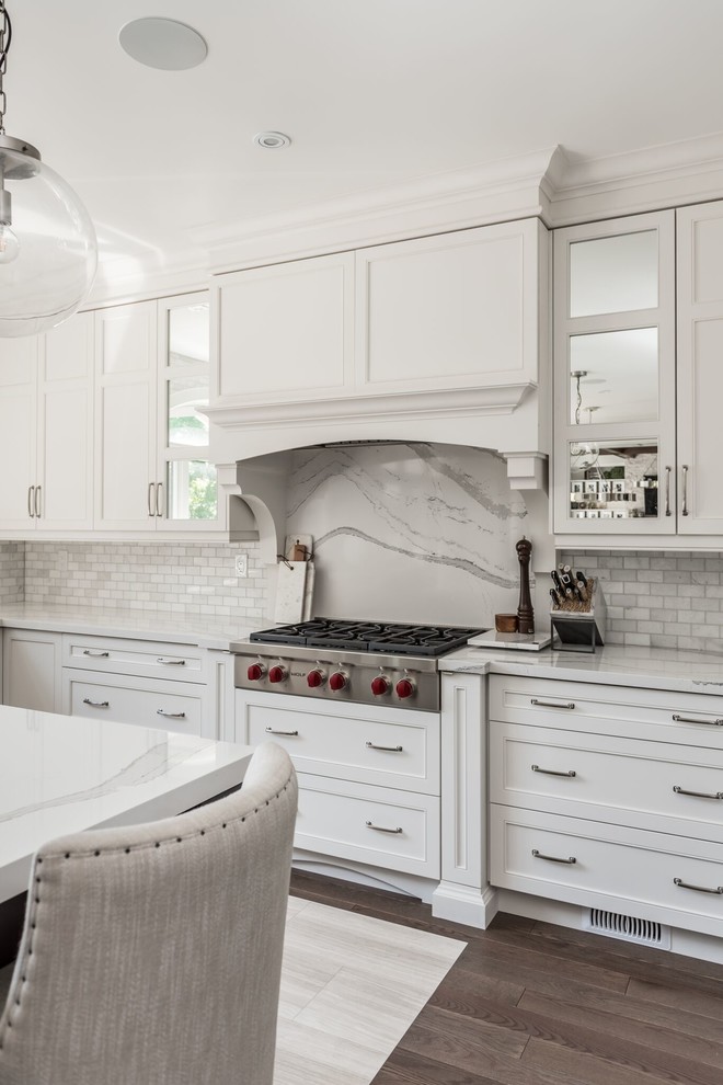 Design ideas for a traditional kitchen in Toronto.