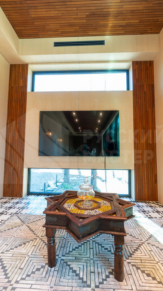 Гостевой дом: фасад из скандинавской доски, рейки из тика и шпонированные панели