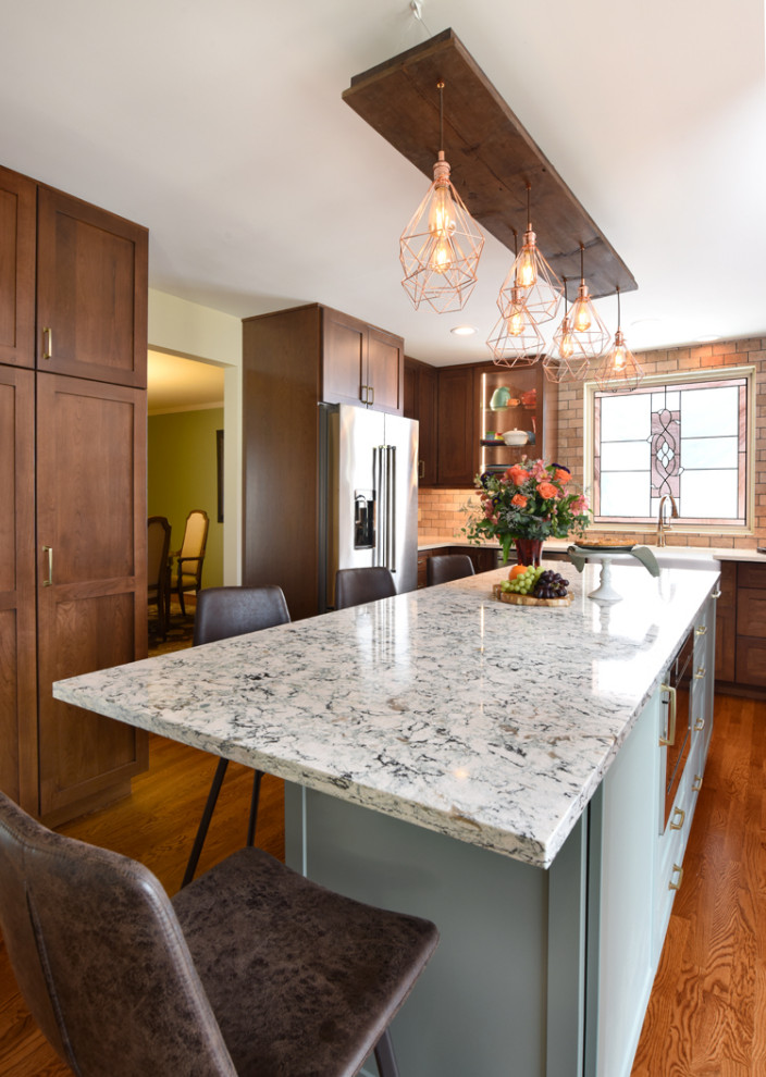 Kitchen - transitional kitchen idea in Columbus