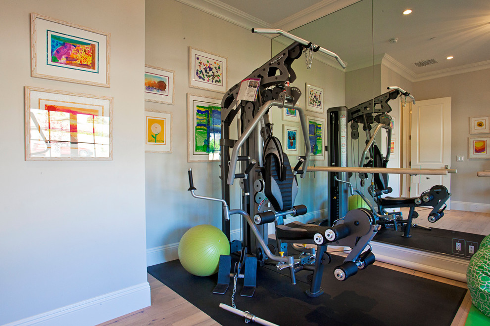 Design ideas for a mid-sized traditional home gym in Phoenix.