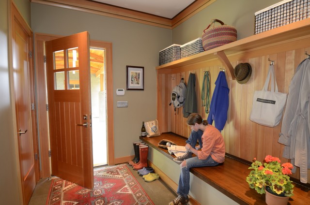 Mudroom contemporary-entre