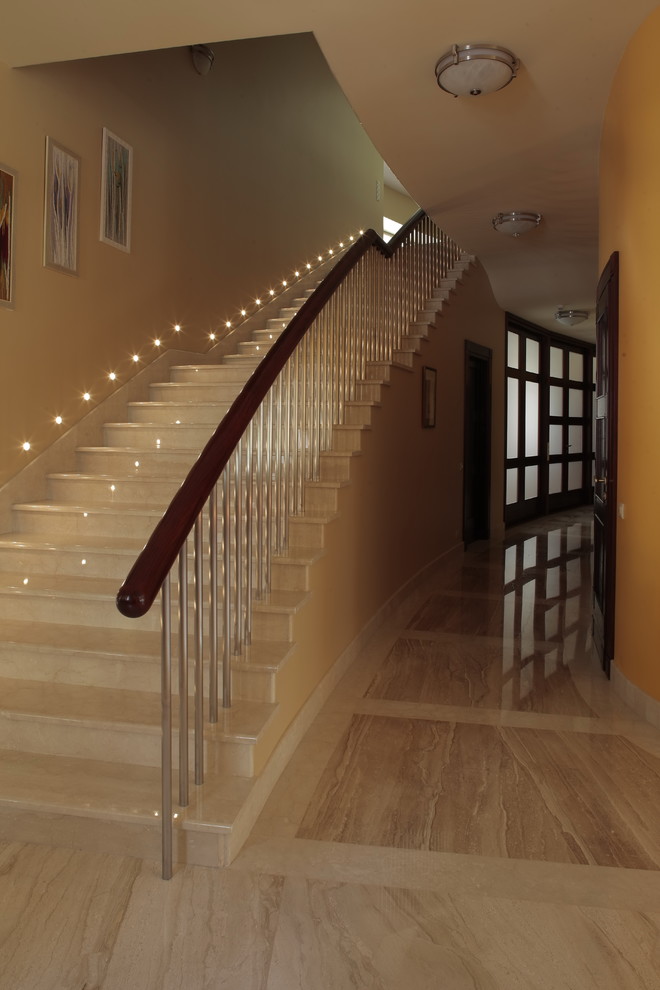 Вилла г-на К. Интерьер холла и гостинной.