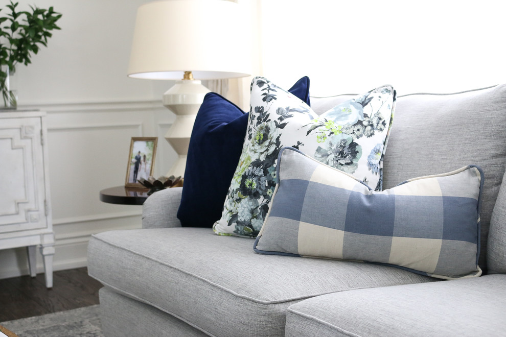 Inspiration for a transitional home design remodel in Toronto