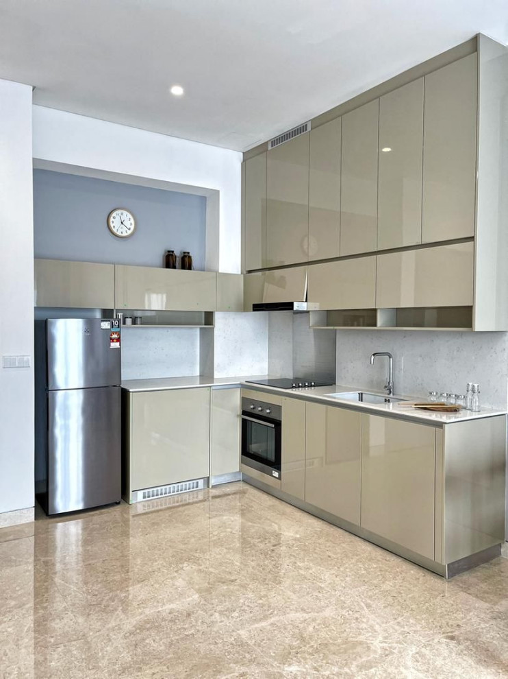 Example of a small trendy l-shaped kitchen design with beige cabinets