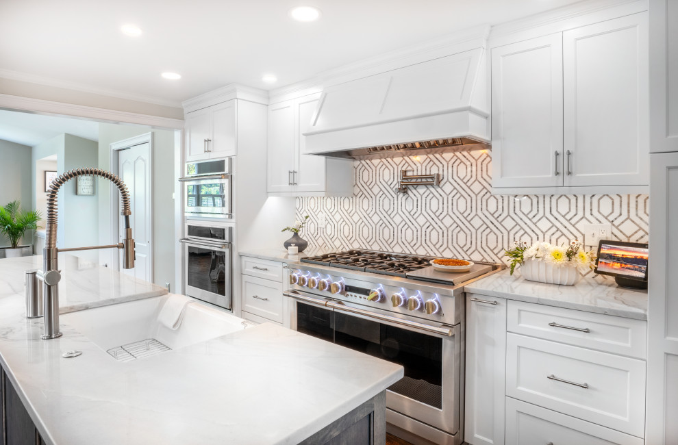 Kitchen - transitional kitchen idea in Bridgeport