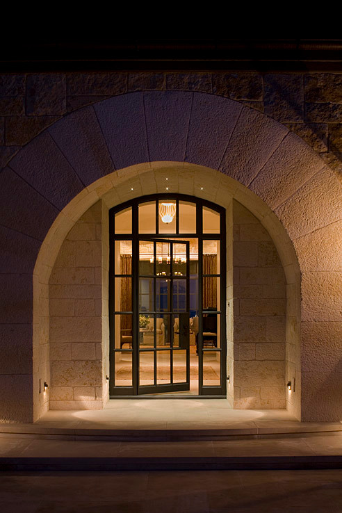 Example of a transitional entryway design in Austin