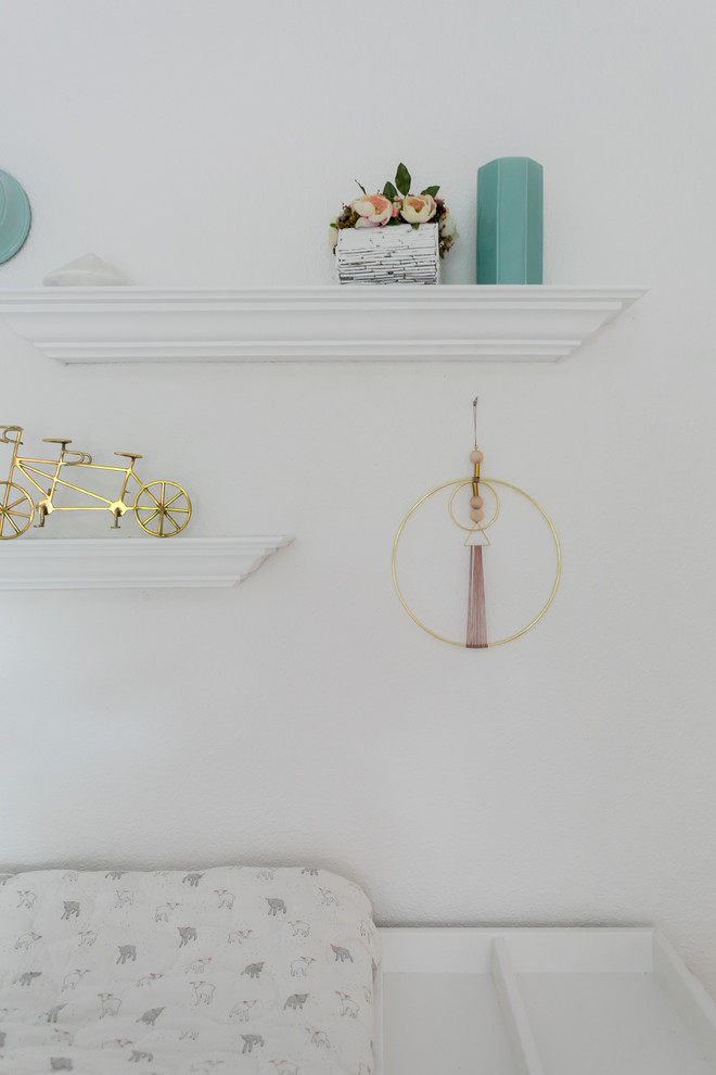 Transitional home design photo in Austin