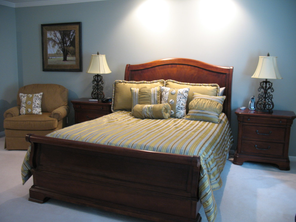 Photo of a traditional bedroom in Kansas City.