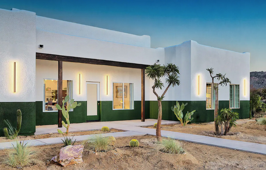 Idee per la villa multicolore contemporanea a un piano con rivestimento in stucco, tetto piano, copertura mista e tetto bianco