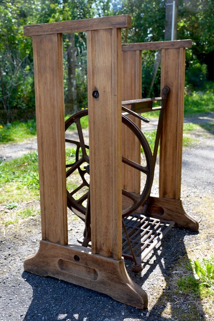 Restauration d'une machine à coudre Singer avec plateau en bois massif