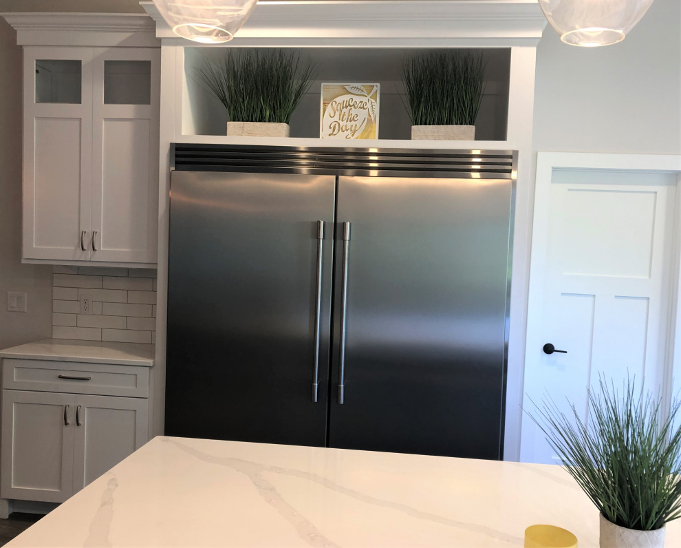 Kitchen - transitional kitchen idea
