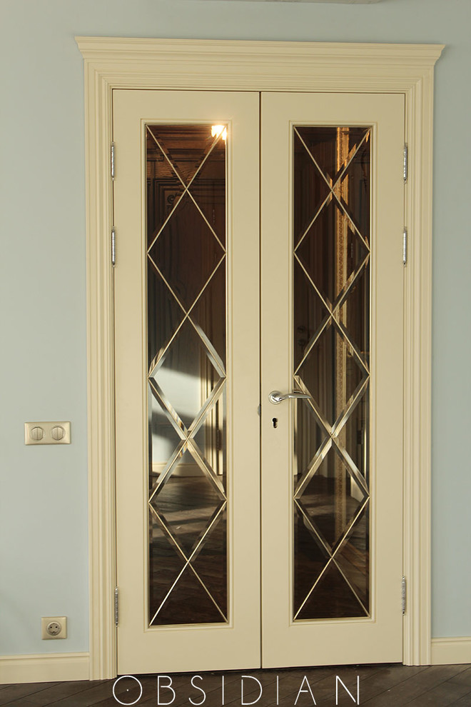 Витраж в классическом стиле.