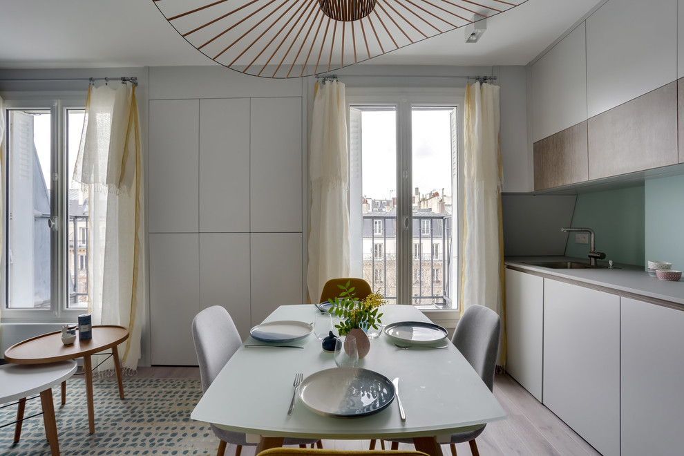 Inspiration for a scandinavian family room in Paris.