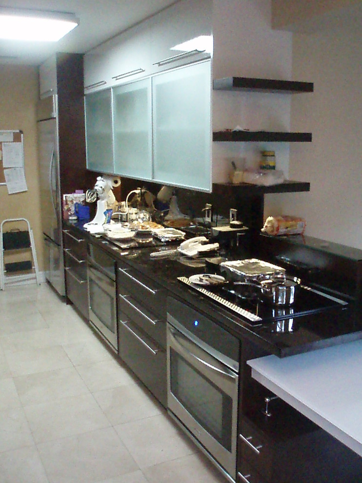 KITCHEN CABINETS - Contemporary - Kitchen - Miami - by Metro Renovation