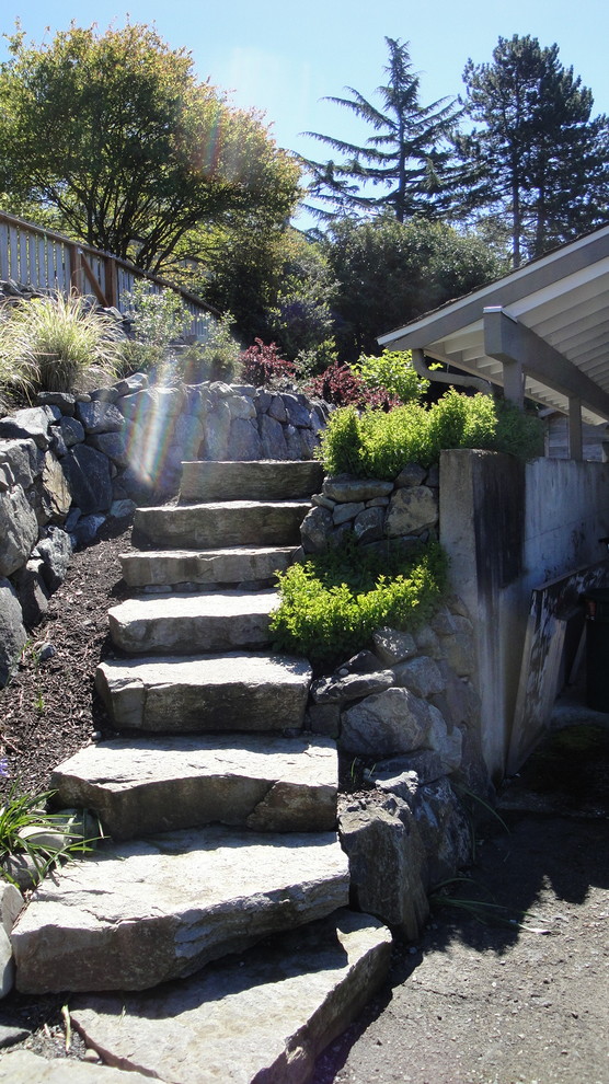 Inspiration for a mid-sized transitional full sun front yard stone driveway in Seattle for summer.