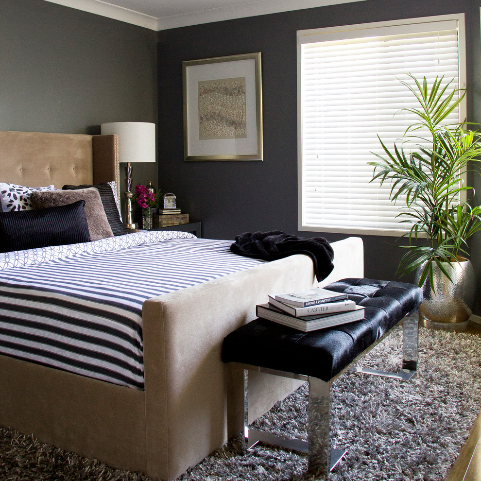 Design ideas for a transitional bedroom in Gold Coast - Tweed.