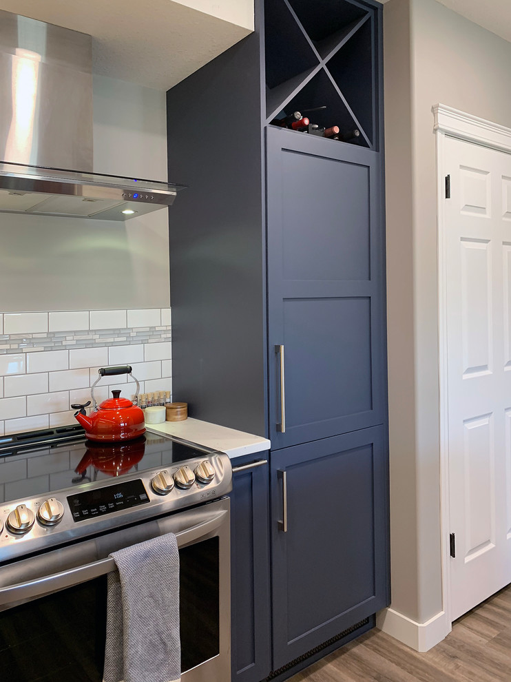 Inspiration for a transitional kitchen remodel in Calgary