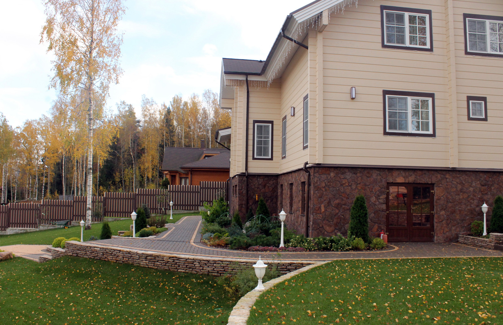 Дом из кирпича в Охтинском парке