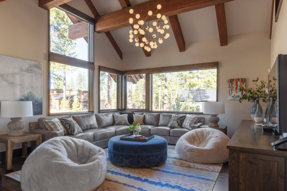 This is an example of a rustic living room in San Francisco.