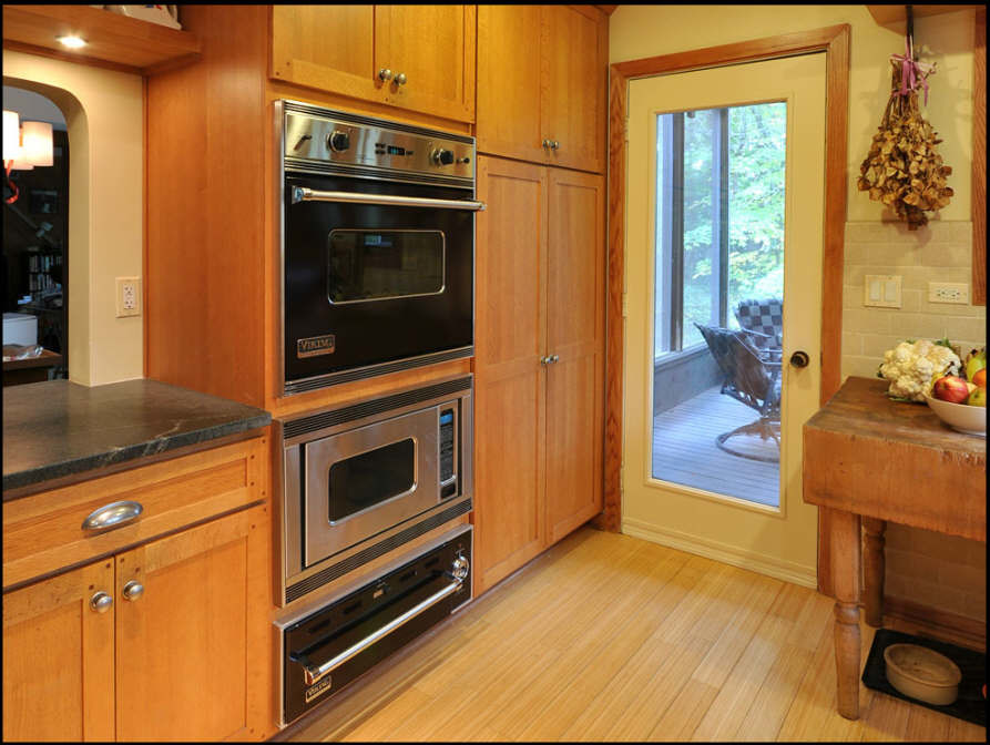 Inspiration for a country kitchen remodel in Chicago