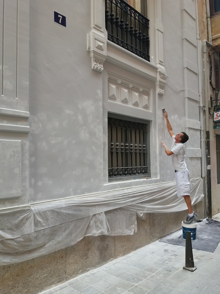 Restauración de fachada en el Colegio de farmacéuticos de Valencia