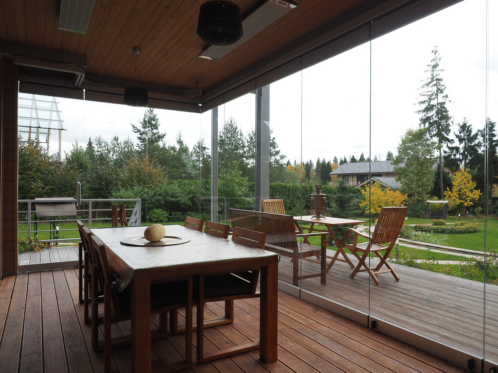 Остекленная зона на нижней террасе