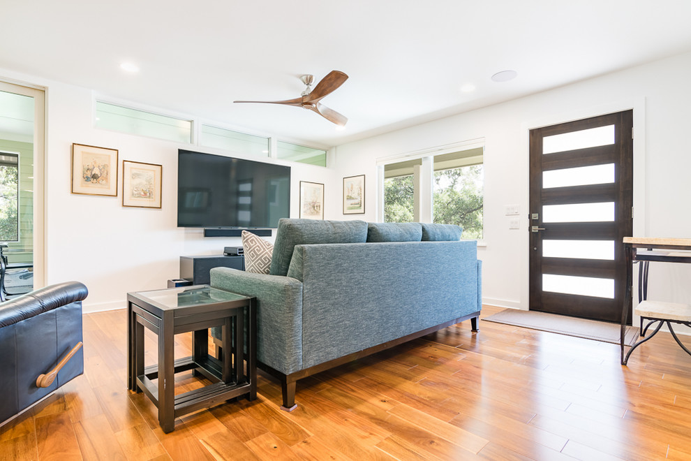 Home design - transitional home design idea in Austin