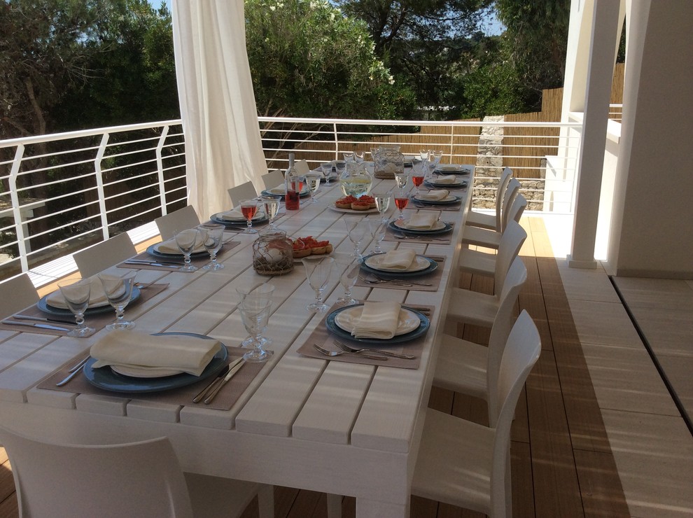 This is an example of a mediterranean deck in Bari.