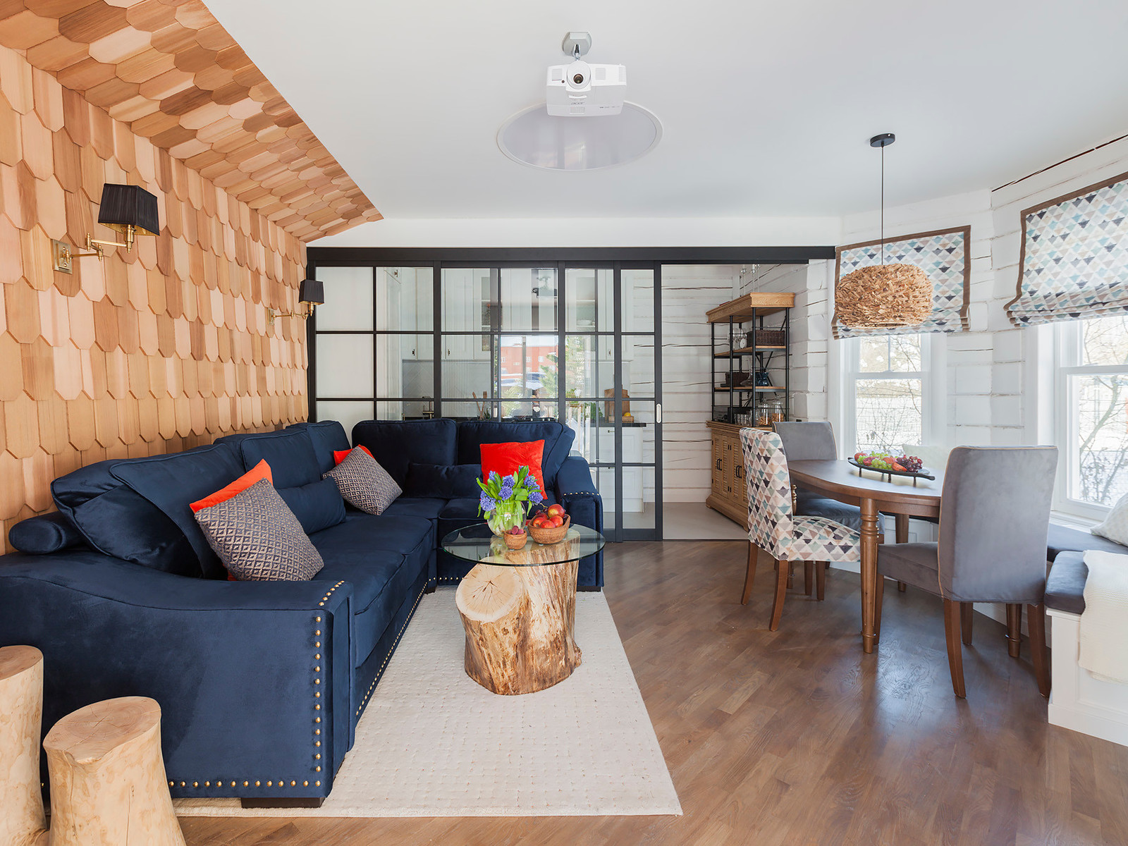 Гостиная под готовой крышей