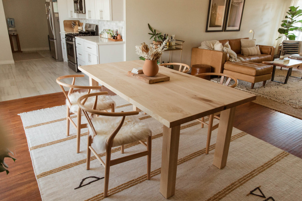 На фото: кухня среднего размера в стиле модернизм с обеденным столом с
