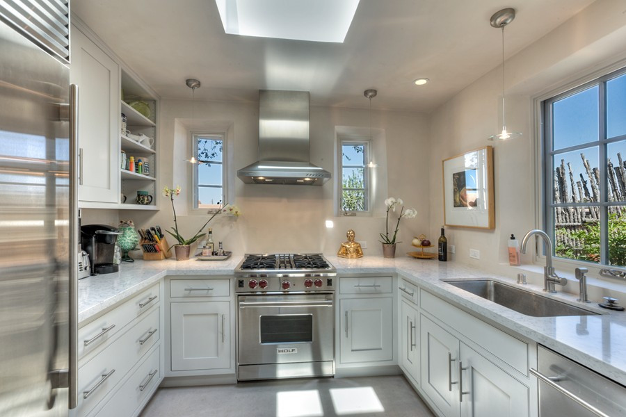 Kitchen - transitional kitchen idea