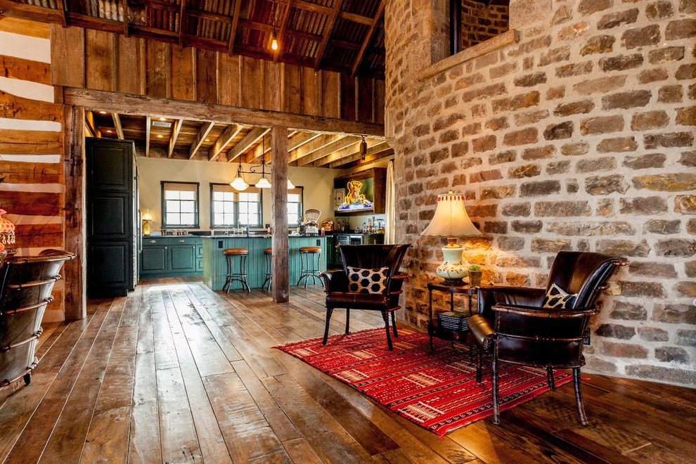Example of a mountain style home design design in Austin