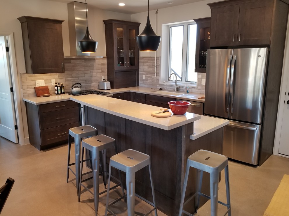 Kitchen - transitional kitchen idea in Phoenix