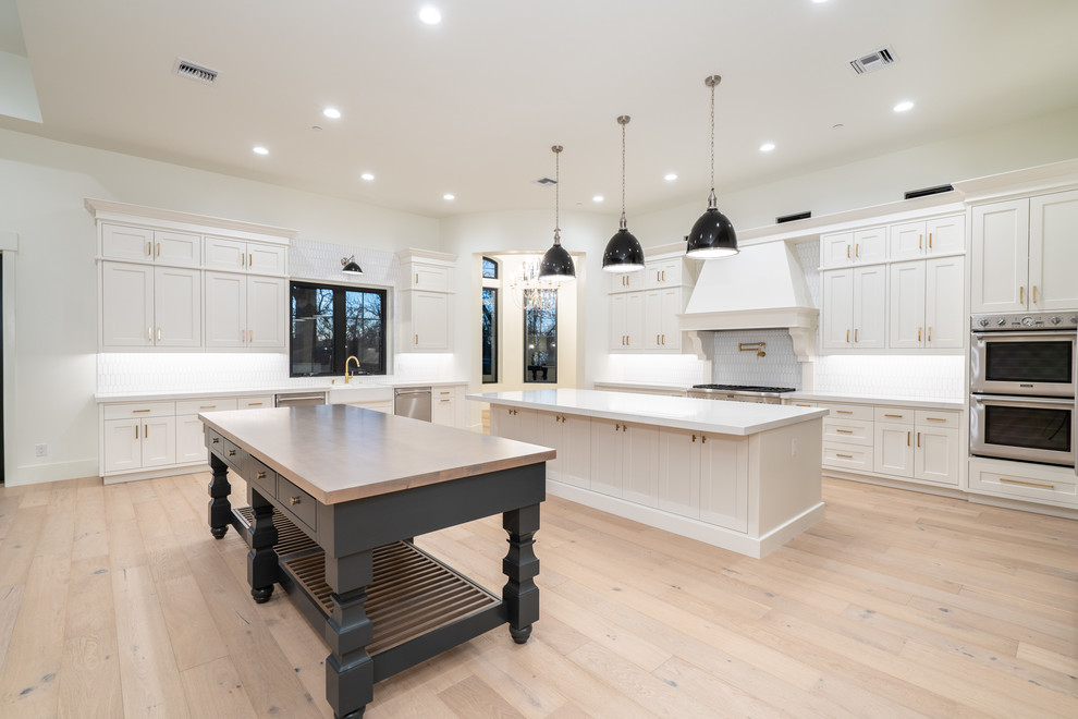 Transitional home design photo in Phoenix