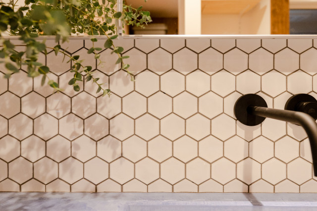 洗面タイル moderno-bagno-di-servizio