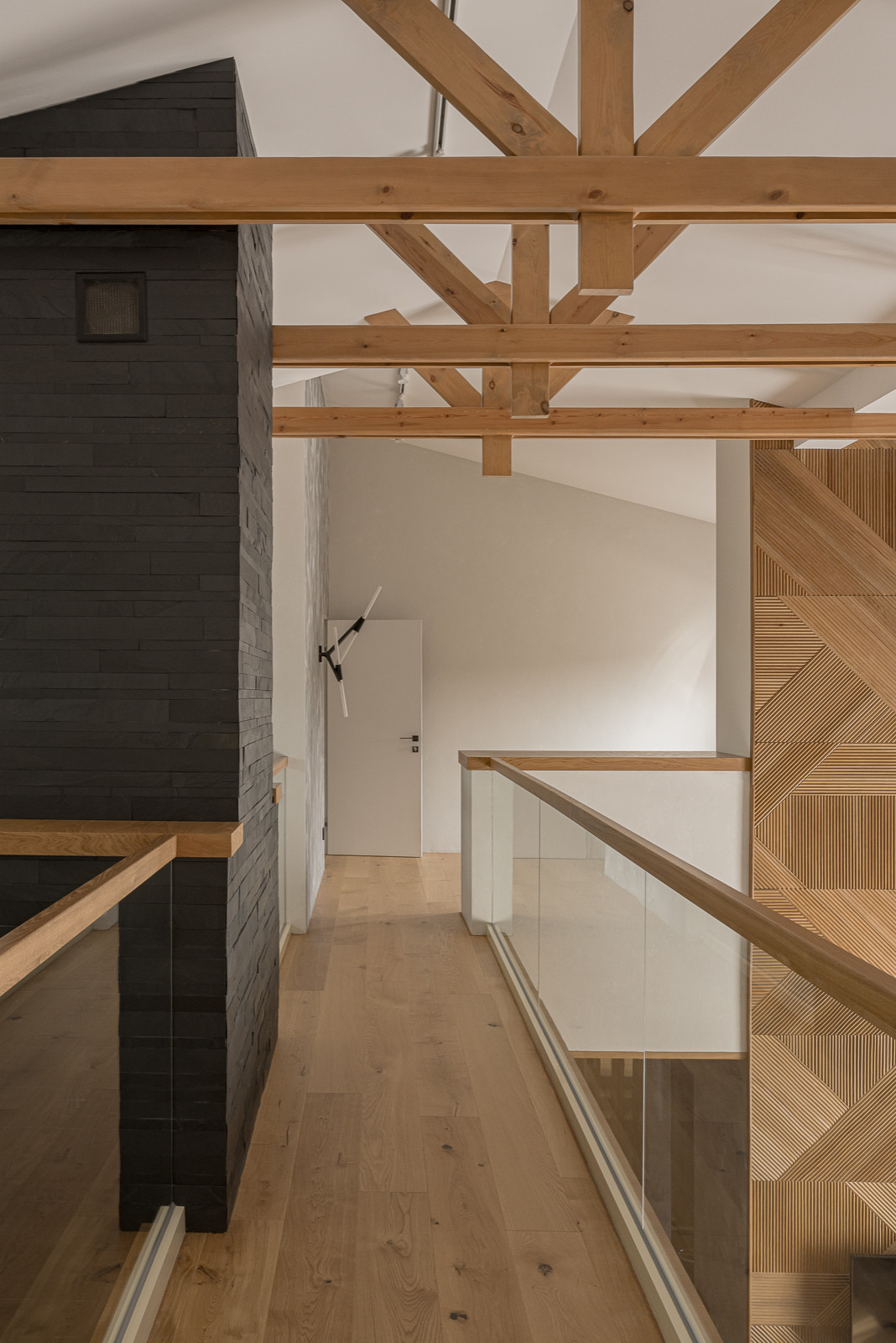 Мебельное наполнение загородного дома. "Родовое гнездо" отца и двух сыновей.