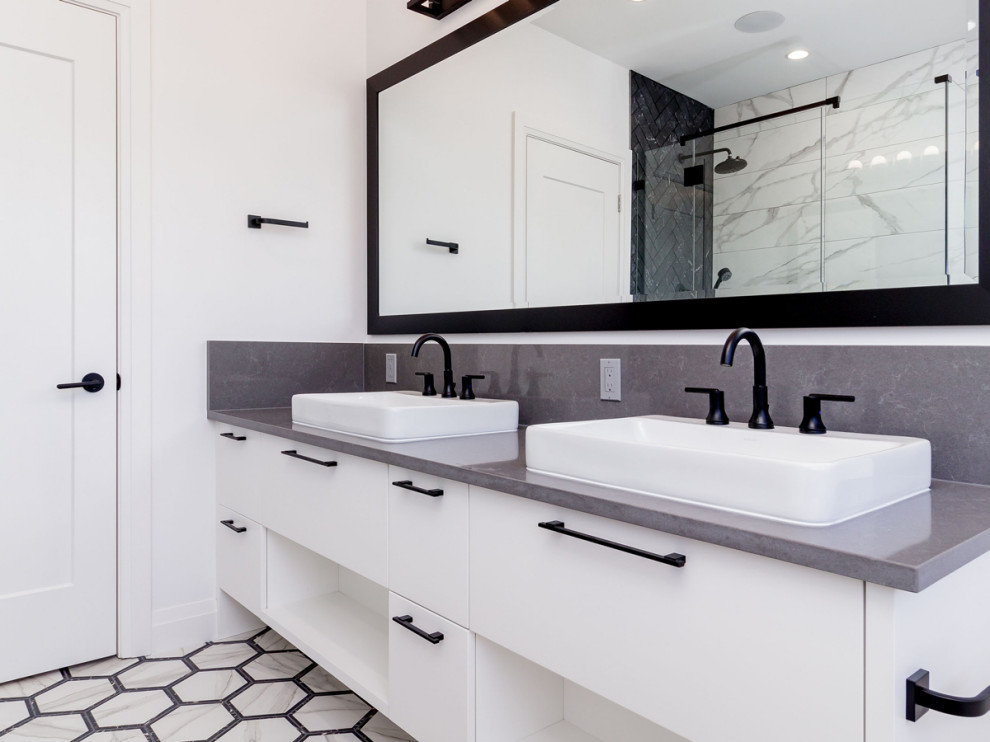 Example of a transitional home design design in Vancouver