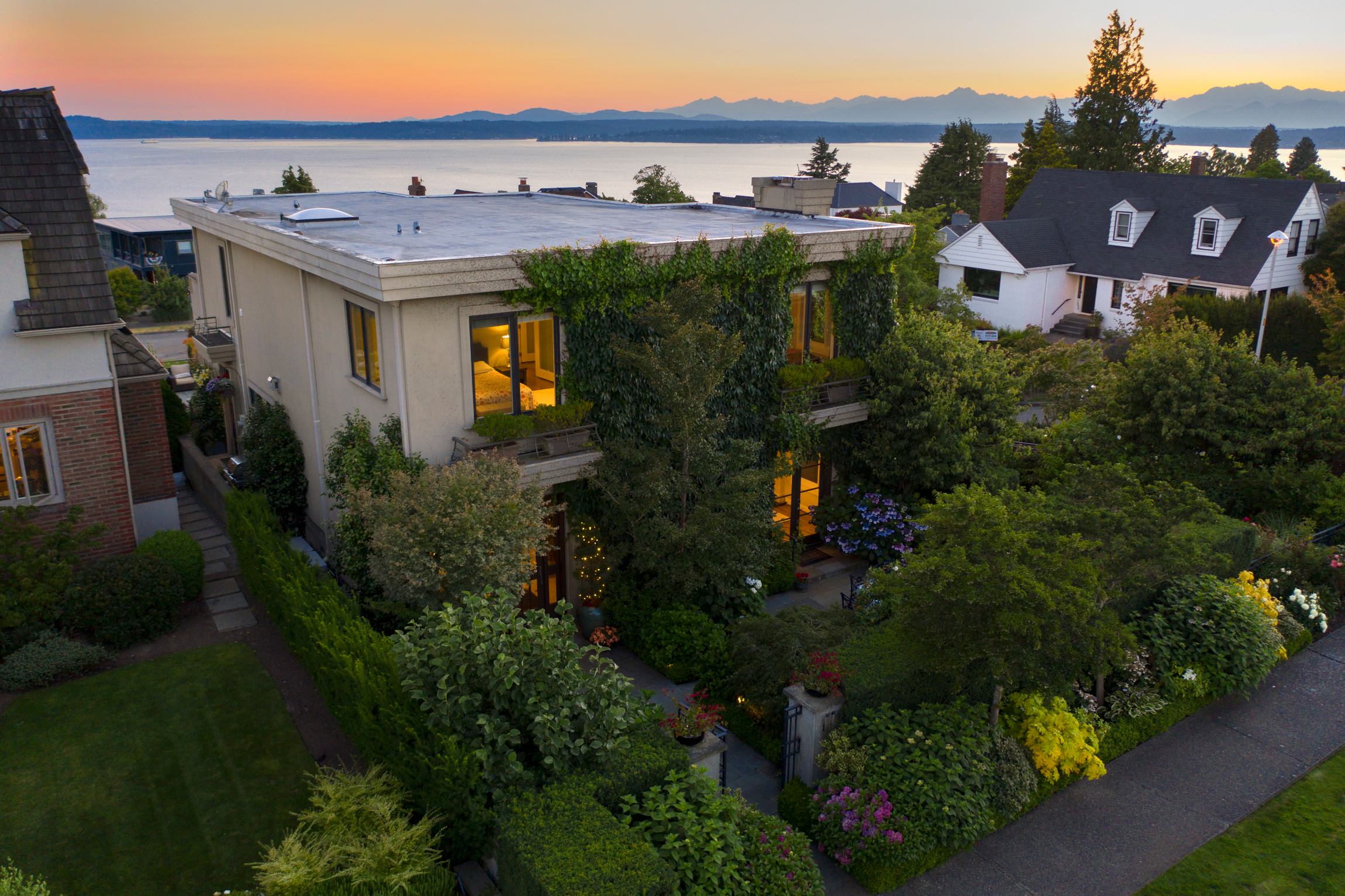 Custom Executive Home - Magnolia