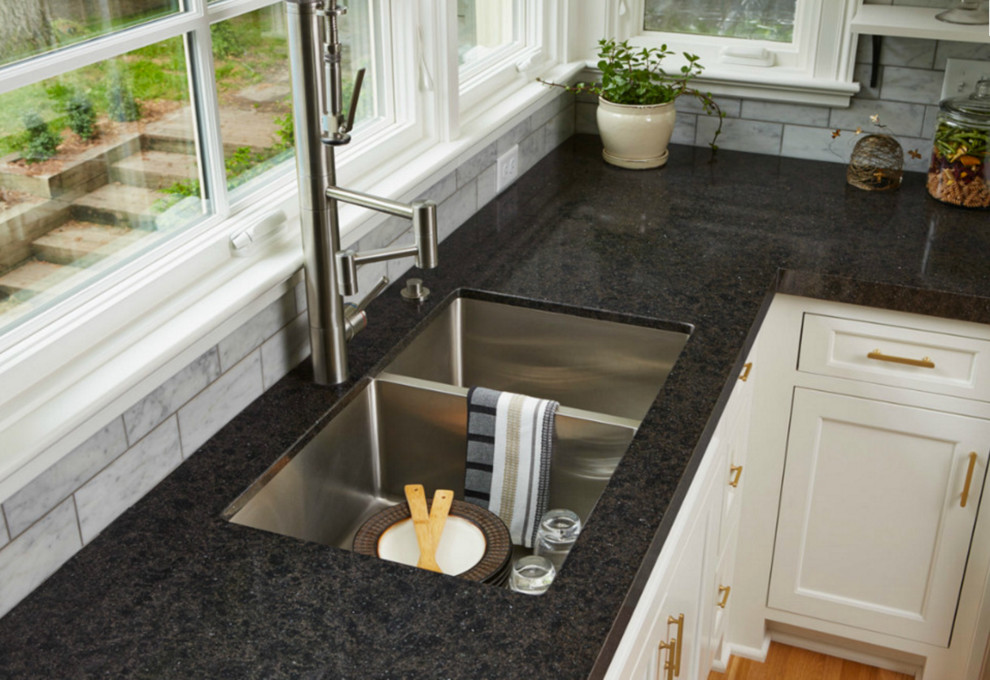 Kitchen - transitional kitchen idea in Indianapolis