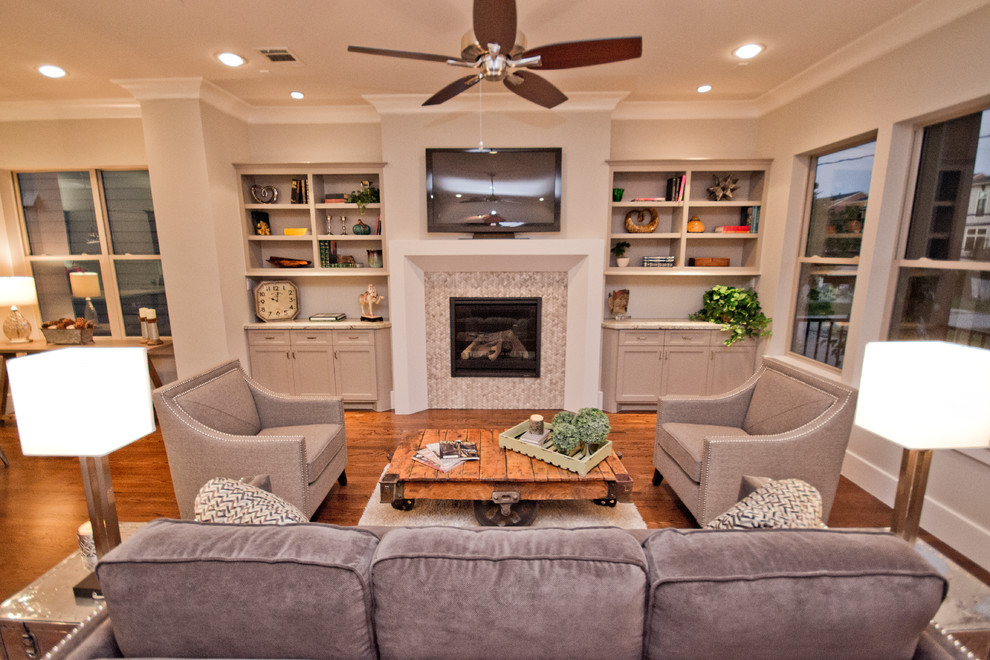 Transitional family room in Tampa.