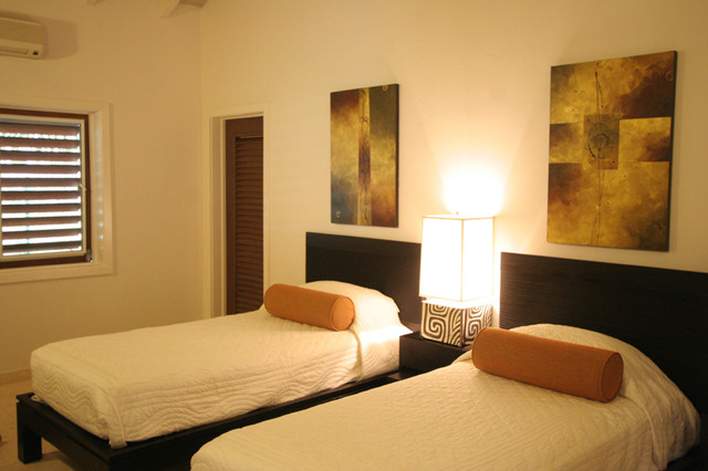 Mead Residence tropicale-camera-da-letto