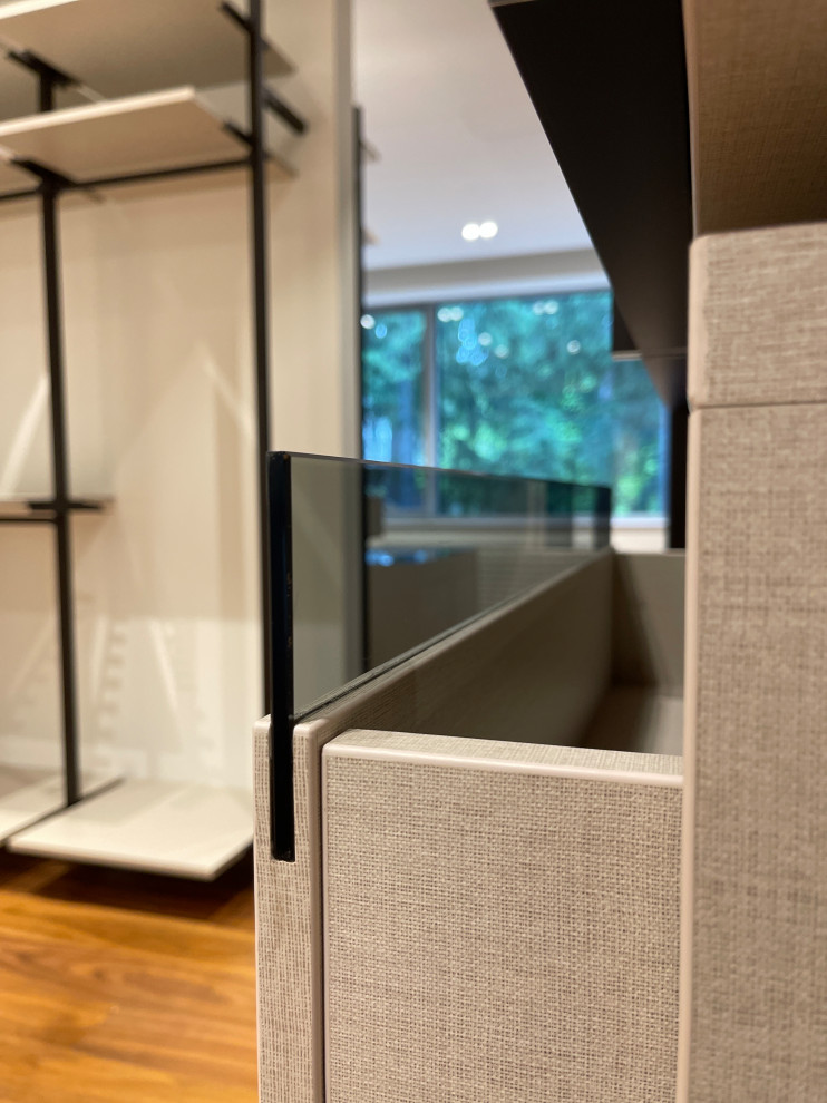 Распашной шкаф с системой RPE raumplus и Гардеробная система UNO raumplus