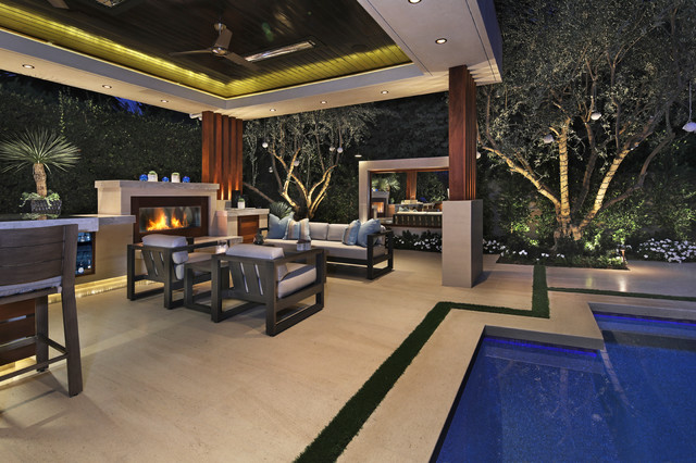 Sofronas Residence modern-patio