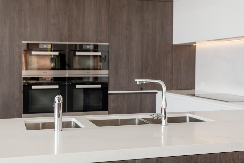 Design ideas for a contemporary kitchen in Perth.