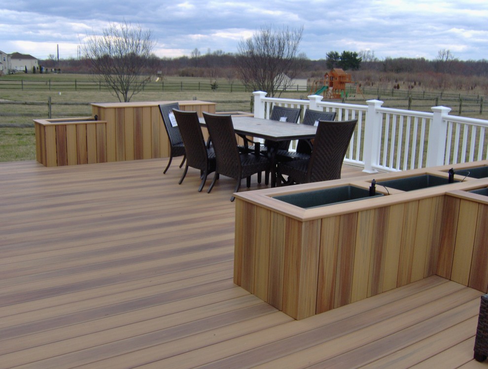Inspiration for a modern deck in Wilmington.