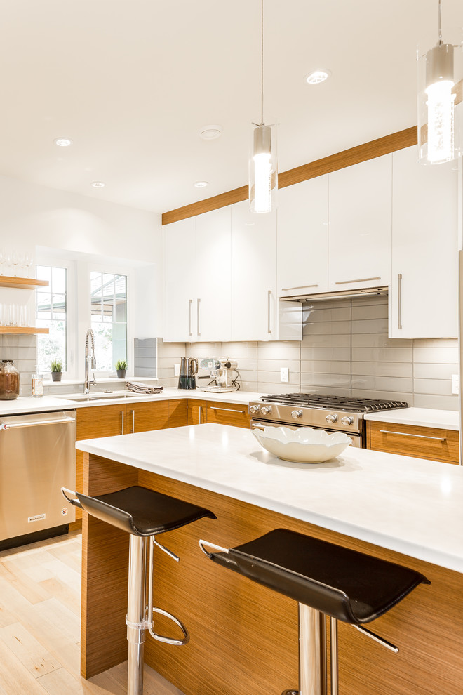 Inspiration for a transitional kitchen remodel in Vancouver